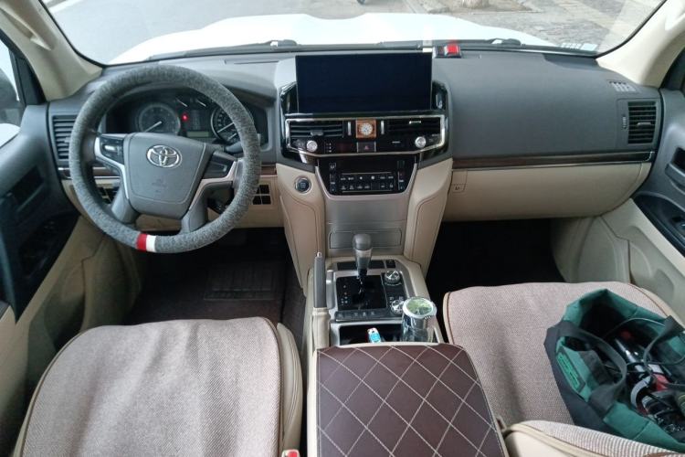 Used Toyota Land Cruiser 2019 4.0L 7-Seater Automatic Transmission Middle East Version Center Console