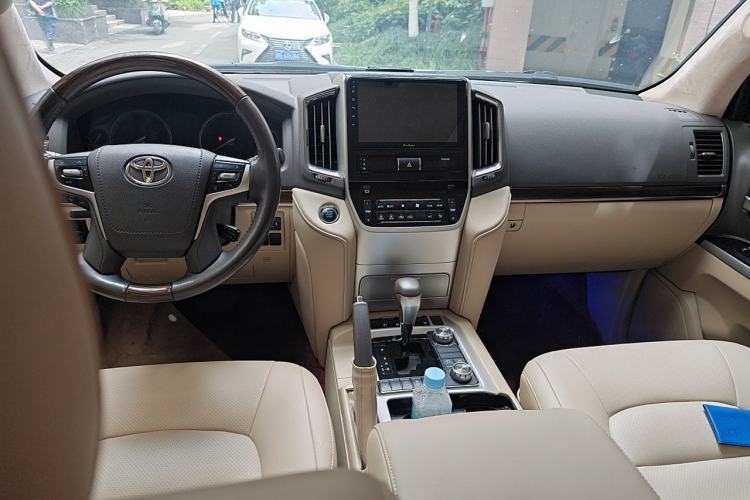 Used Toyota Land Cruiser  Center Console