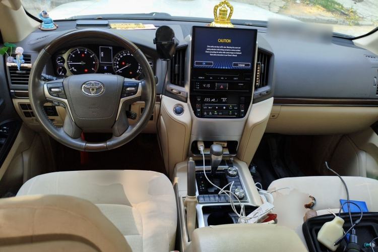 Used Toyota Land Cruiser  Center Console