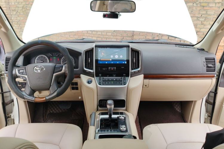 Used Toyota Land Cruiser  Center Console