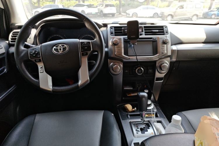 Used Toyota Land Cruiser  Center Console