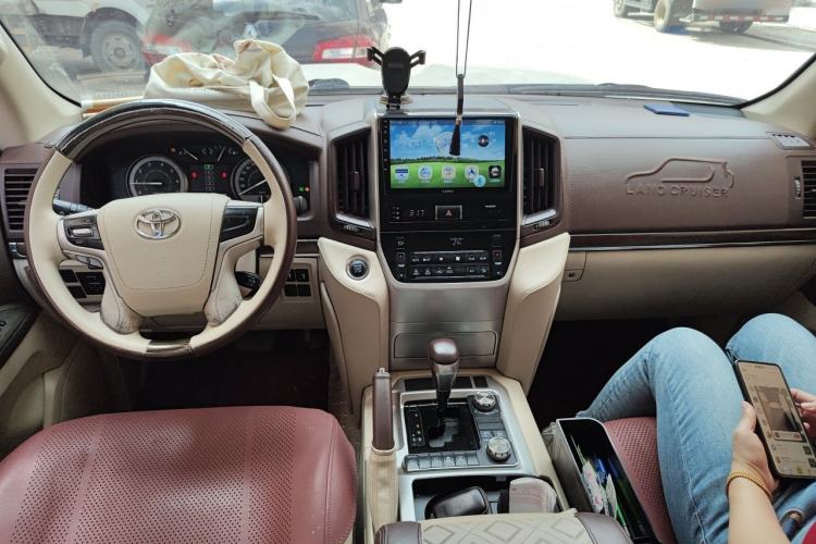 Used Toyota Land Cruiser  Center Console