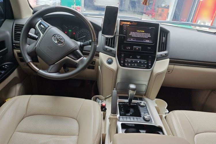 Used Toyota Land Cruiser  Center Console