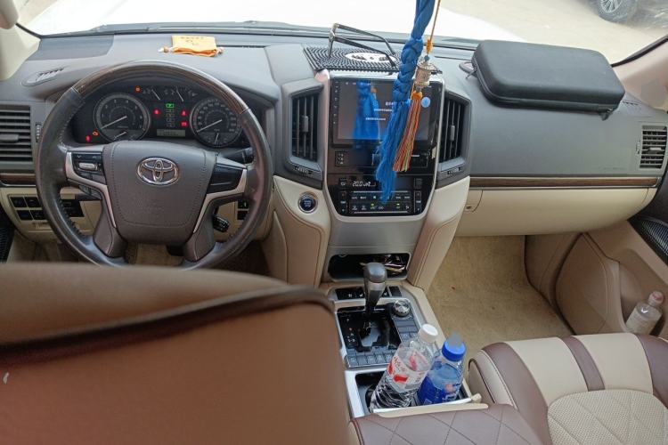 Used Toyota Land Cruiser  Center Console