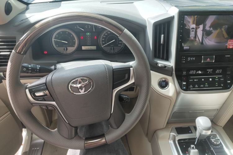 Used Toyota Land Cruiser 2019 4.0L 7-Seater Automatic Transmission Middle East Version Center Console