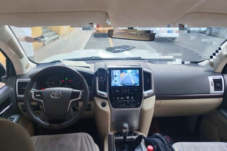 Used Toyota Land Cruiser  Center Console