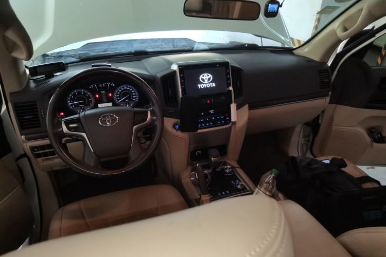 Used Toyota Land Cruiser  Center Console