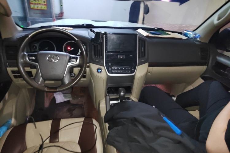 Used Toyota Land Cruiser  Center Console