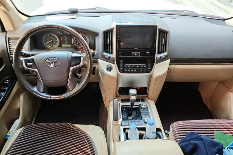 Used Toyota Land Cruiser 2019 4.0L 7-Seater Automatic Transmission Middle East Version Center Console