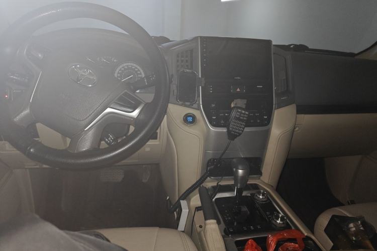 Used Toyota Land Cruiser  Center Console