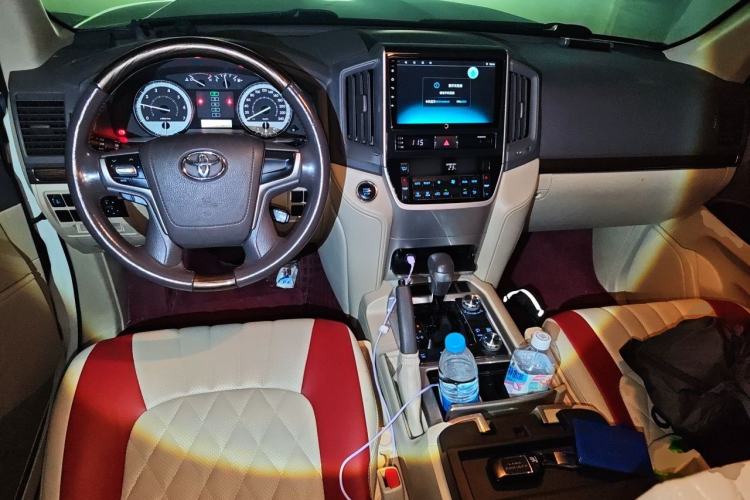 Used Toyota Land Cruiser 2019 4.0L 7-Seater Automatic Transmission Middle East Version Center Console