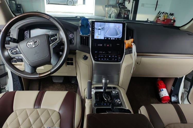 Used Toyota Land Cruiser 2019 4.6L GX-R Middle East Version Center Console