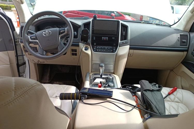 Used Toyota Land Cruiser  Center Console