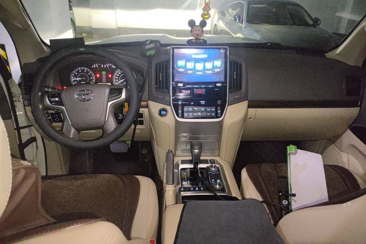 Used Toyota Land Cruiser 2019 4.0L 7-Seater Automatic Transmission Middle East Version Center Console
