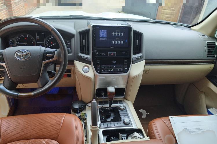 Used Toyota Land Cruiser  Center Console