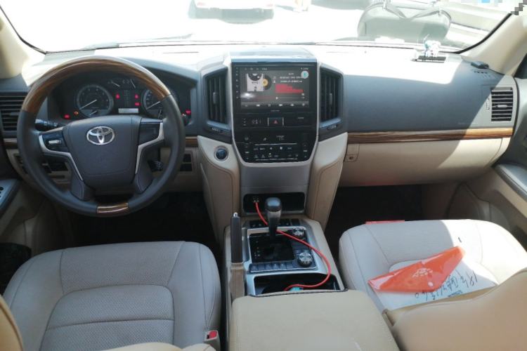 Used Toyota Land Cruiser  Center Console