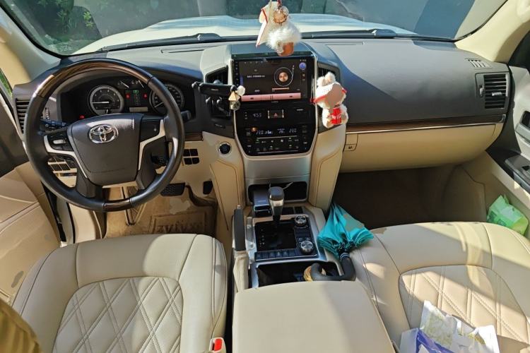 Used Toyota Land Cruiser 2019 4.0L 7-Seater Automatic Transmission Middle East Version Center Console