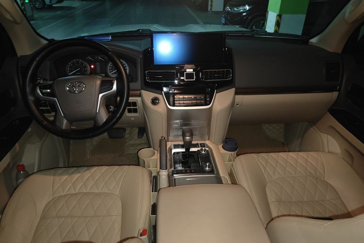 Used Toyota Land Cruiser 2019 4.0L 7-Seater Automatic Transmission Middle East Version Center Console