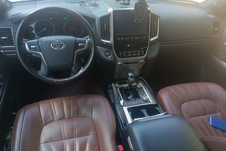 Used Toyota Land Cruiser  Center Console