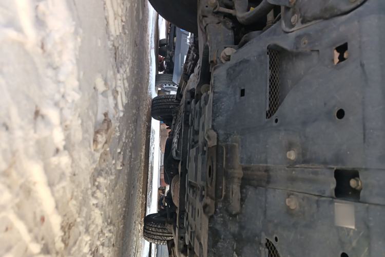 Used Toyota Land Cruiser 2019 4.0L Iron Wheels Refrigerator with Electric Base Basic Version—Middle East Chassis Front