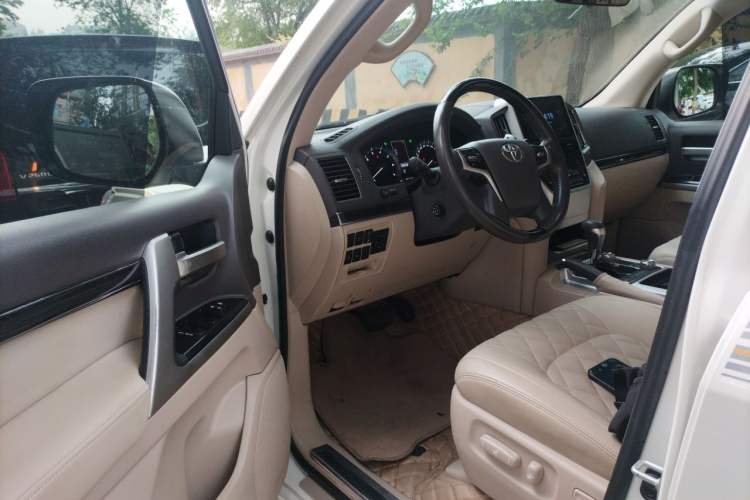 Used Toyota Land Cruiser 2019 5.7L 7-Seater Middle East Version Driver Seat
