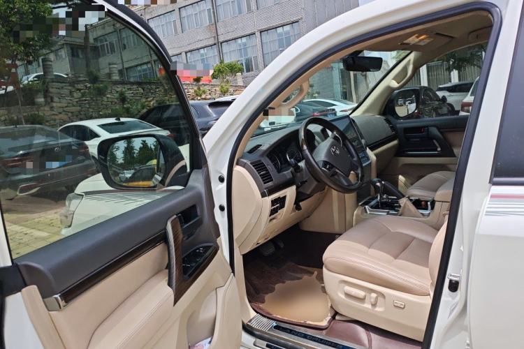 Used Toyota Land Cruiser 2019 4.0L VX-R Lowered Suspension Middle East Driver Seat