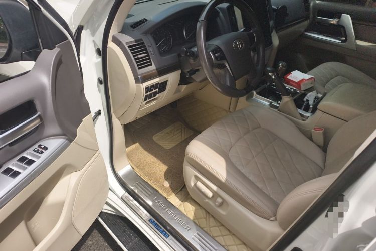 Used Toyota Land Cruiser 2019 4.0L Iron Wheels Refrigerator with Electric Base Basic Version—Middle East Driver Seat