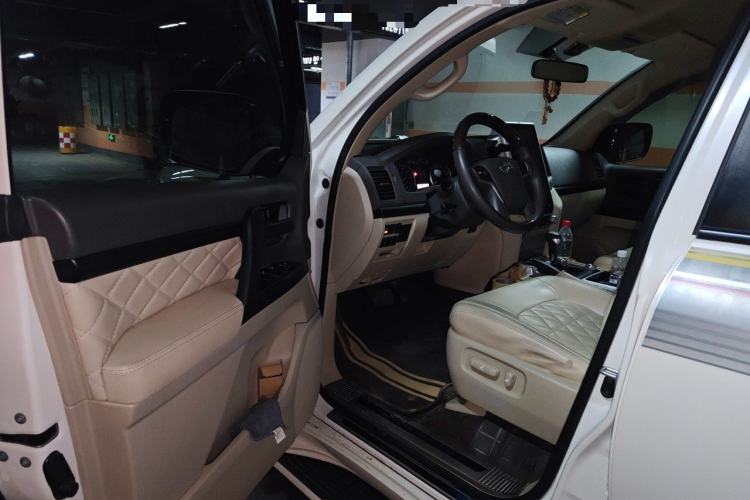 Used Toyota Land Cruiser 2019 4.0L Iron Wheels Refrigerator with Electric Base Basic Version—Middle East Driver Seat