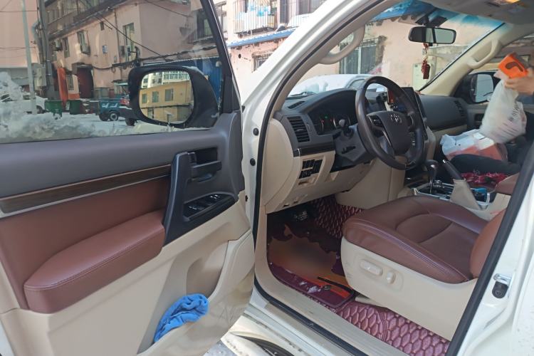 Used Toyota Land Cruiser 2019 4.0L Iron Wheels Refrigerator with Electric Base Basic Version—Middle East Driver Seat