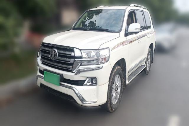 Used Toyota Land Cruiser 2019, 4.0-liter engine, 5 seats, parallel import, automatic transmission