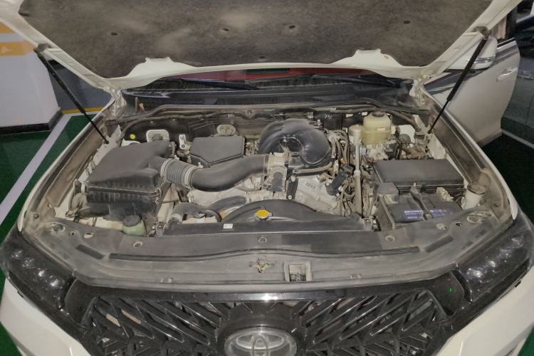Used Toyota Land Cruiser 2019 4.0L GX-R 5-Seater Parallel Import Engine Bay