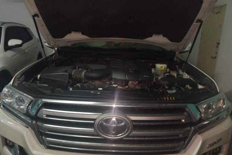 Used Toyota Land Cruiser 2019 4.0L GX-R 5-Seater Parallel Import Engine Bay