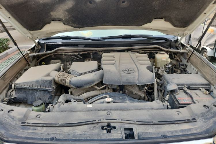 Used Toyota Land Cruiser 2019 4.0L GX-R 7 Seats Parallel Import Engine Bay