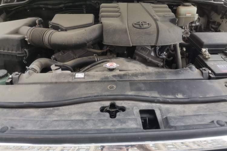Used Toyota Land Cruiser  Engine Bay