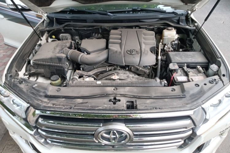 Used Toyota Land Cruiser 2019 4.0L 7-Seater Automatic Transmission Middle East Version Engine Bay