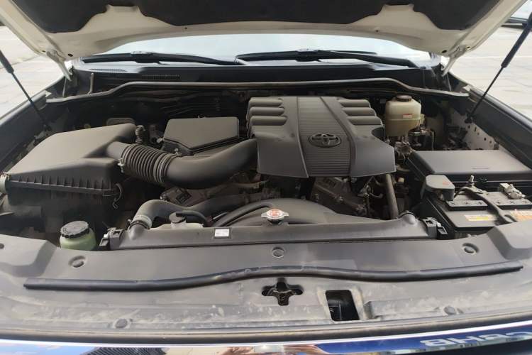 Used Toyota Land Cruiser 2019 4.0L GX-R 7 Seats Parallel Import Engine Bay