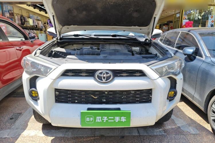 Used Toyota Land Cruiser  Engine Bay