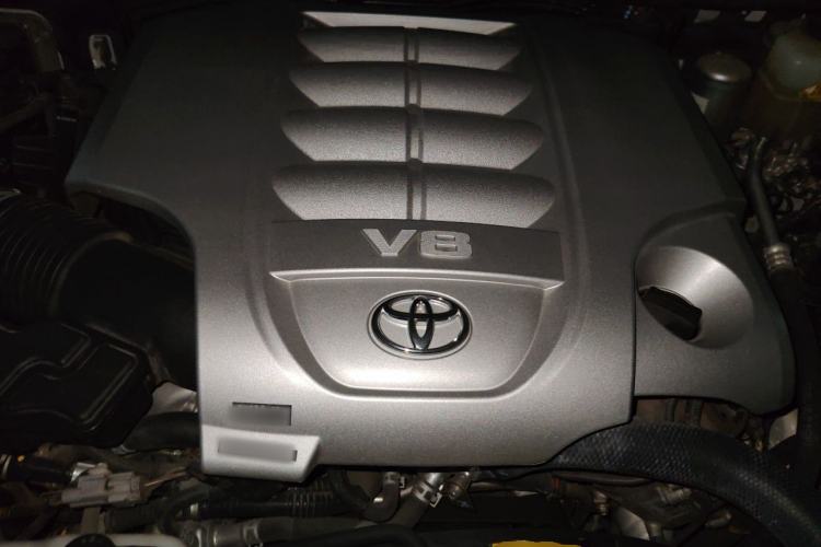 Used Toyota Land Cruiser  Engine Bay