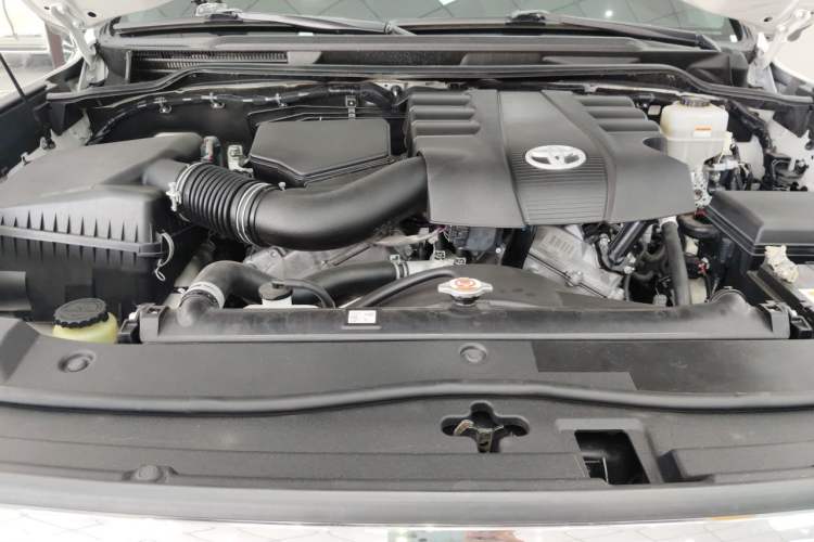 Used Toyota Land Cruiser  Engine Bay
