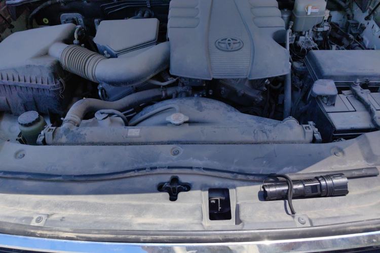 Used Toyota Land Cruiser  Engine Bay