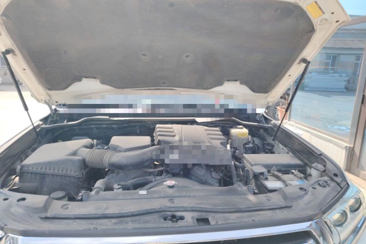 Used Toyota Land Cruiser  Engine Bay