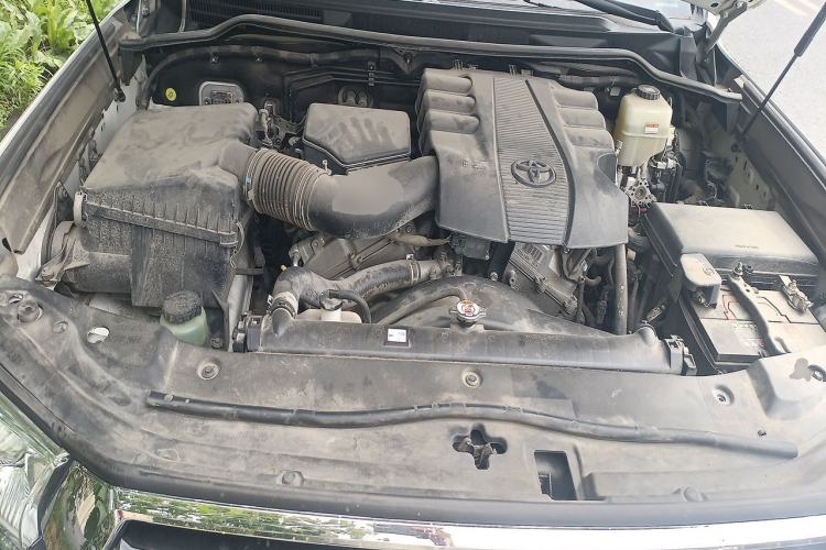 Used Toyota Land Cruiser  Engine Bay