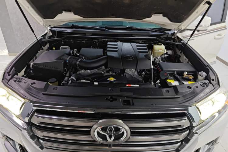 Used Toyota Land Cruiser 2019 4.0L GX-R 5-Seater Parallel Import Engine Bay