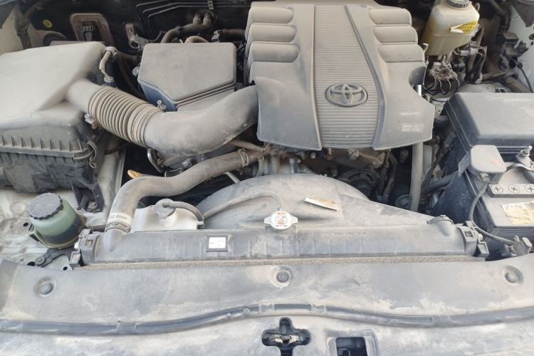Used Toyota Land Cruiser  Engine Bay