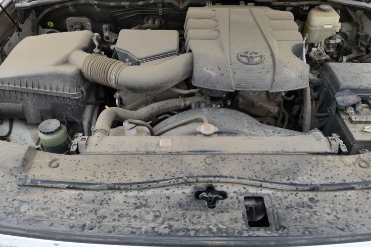 Used Toyota Land Cruiser  Engine Bay