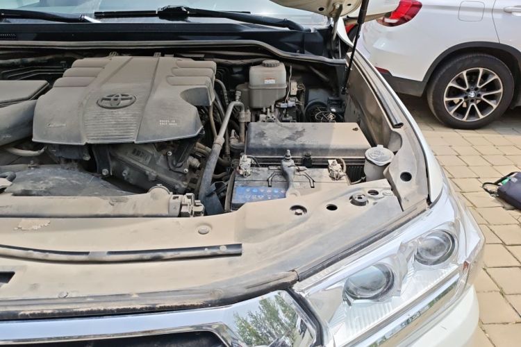 Used Toyota Land Cruiser 2019 4.0L VX-R Lowered Suspension Middle East Engine Bay Left
