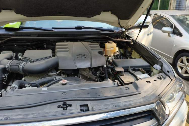 Used Toyota Land Cruiser  Engine Bay Left