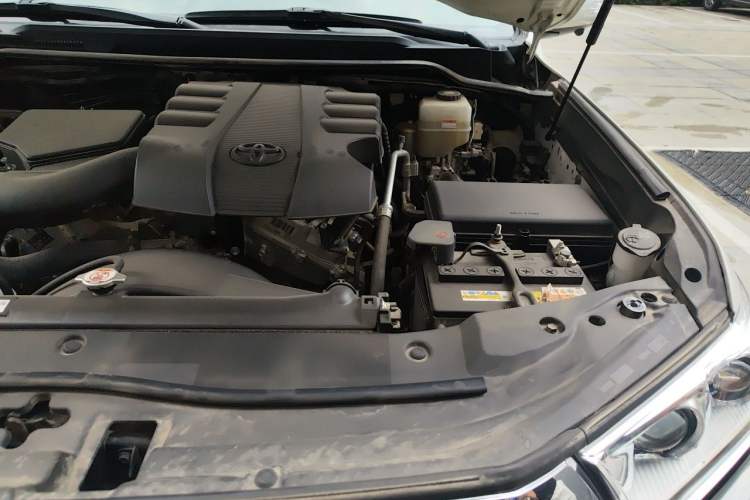 Used Toyota Land Cruiser 2019 4.0L GX-R 7 Seats Parallel Import Engine Bay Left