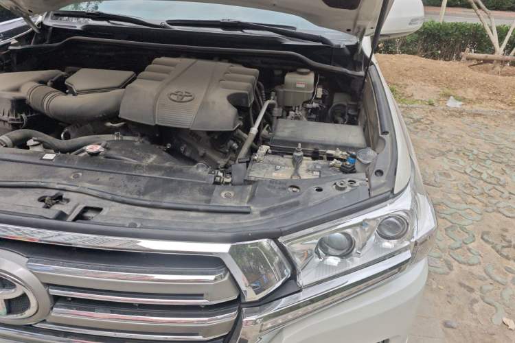 Used Toyota Land Cruiser  Engine Bay Left
