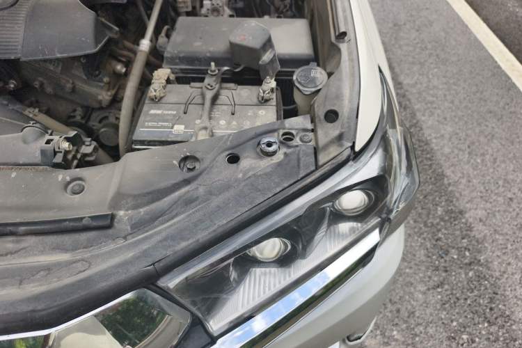 Used Toyota Land Cruiser 2019 4.0L Iron Wheels Refrigerator with Electric Base Basic Version—Middle East Engine Bay Left